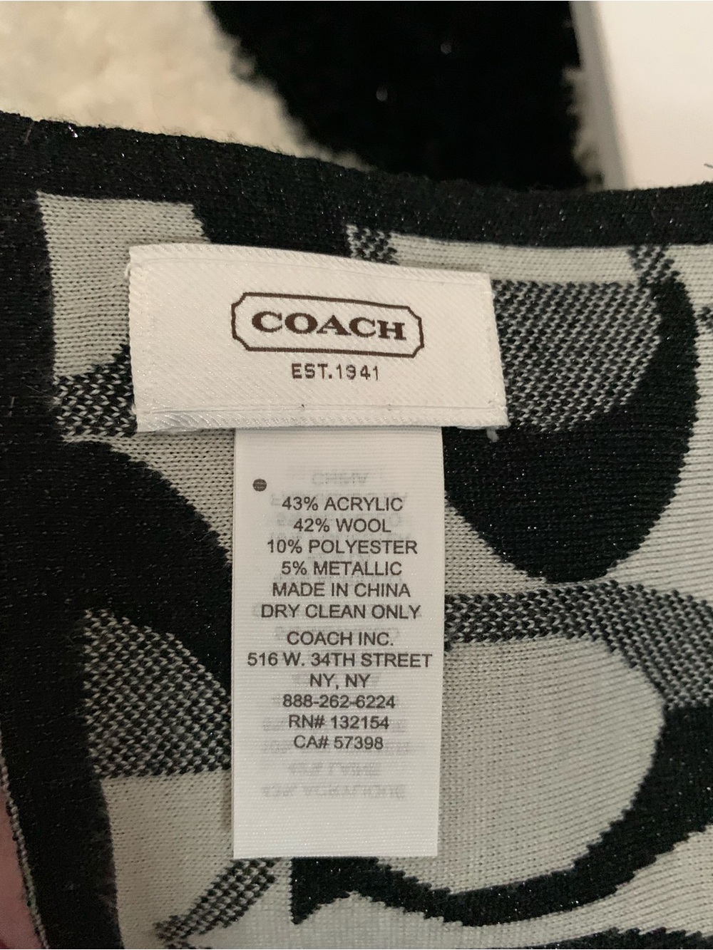 NEW! Coach Reversible Scarf 🧣 & Hat Boxed Set - Picture 5 of 5